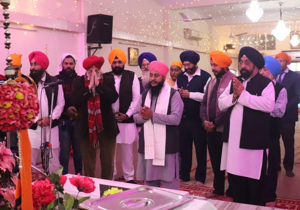 Paid obeisance at Gurudwara Sahib in Parkash Mohalla, Garhi