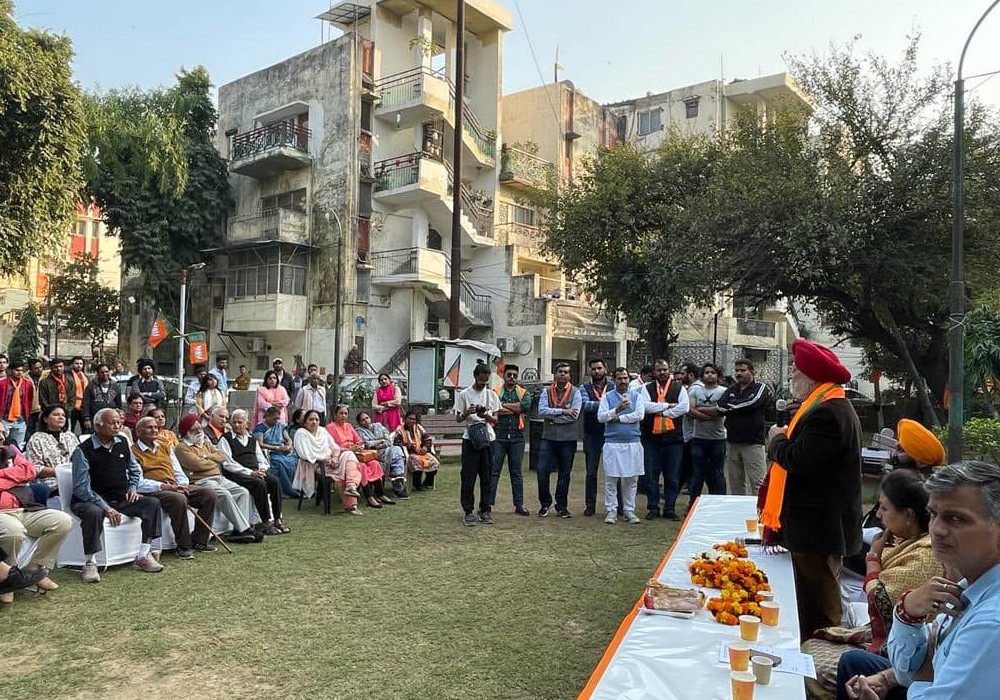 RWA of the colony organized a public meeting in support of Shikha Rai ji in Masjid Moth DDA flats in Greater Kailash Ward No. 173.