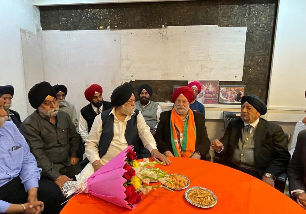 Joined with prominent members of Sikh Sangat in Shalimar Bagh
