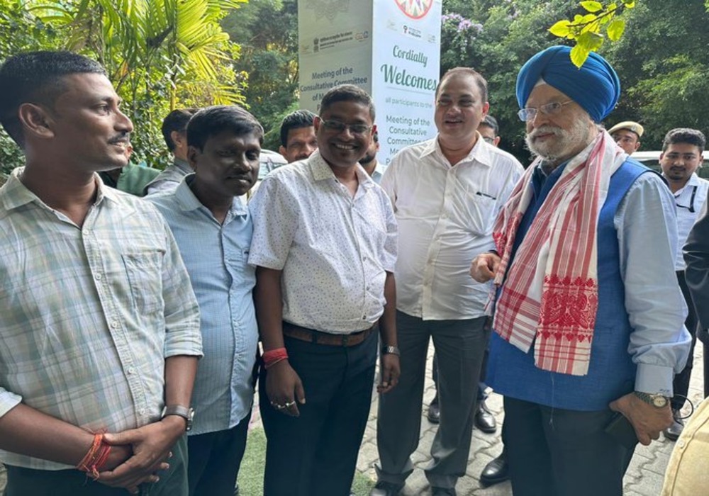 Delighted to meet a group of tea plantation workers with fellow parliamentarian Sh KamakhyaTasa Ji in Kaziranga, Assam today.