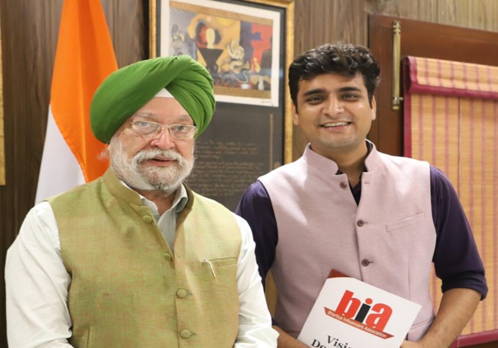 Delighted to meet the inspirational youth icon, the head of Hindi content of JoshTalksLive #AjiteshPandey at my residence.