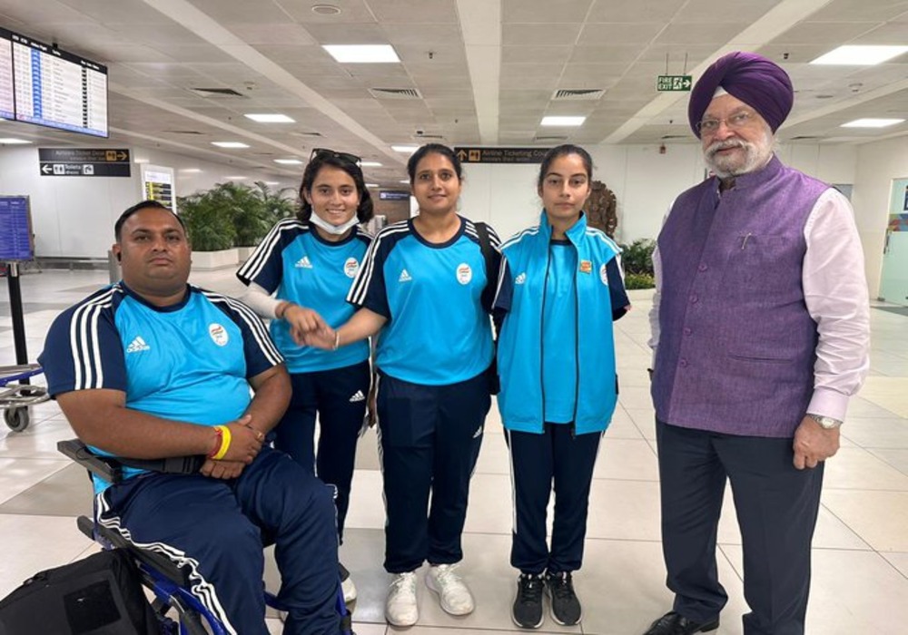Delighted to meet our champions Sheetal Devi, Romica & Rakesh Kumar with coach Abhilasha Ji again as I reached DelhiAirport on my way to Guwahati. The champs were flying home to Jammu. Wished them all success & many more medals in the future!