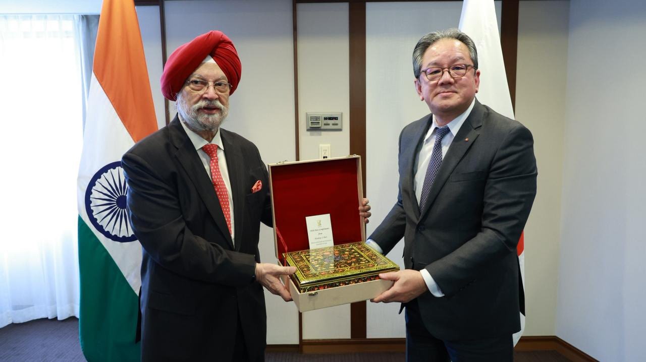 In a productive meeting with Mr. Yukikazu Myochin, Chairman of “K” Line, Japan