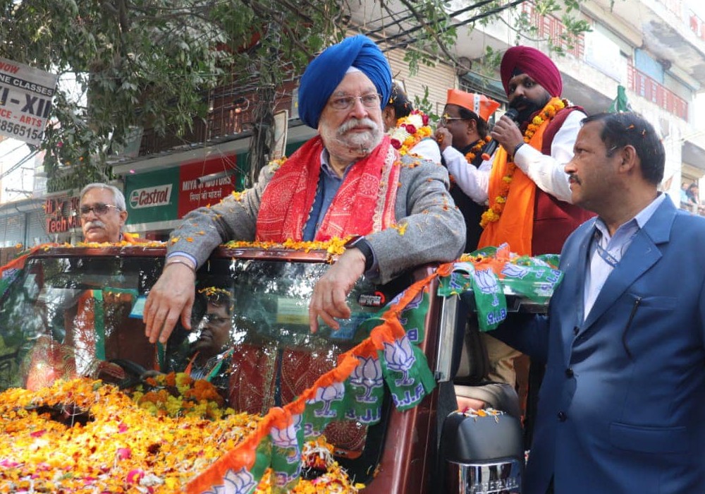 Participated with fellow workers in the road show in support of BJP candidate Shri Harish Obaroi ji in Keshopur ward number 103