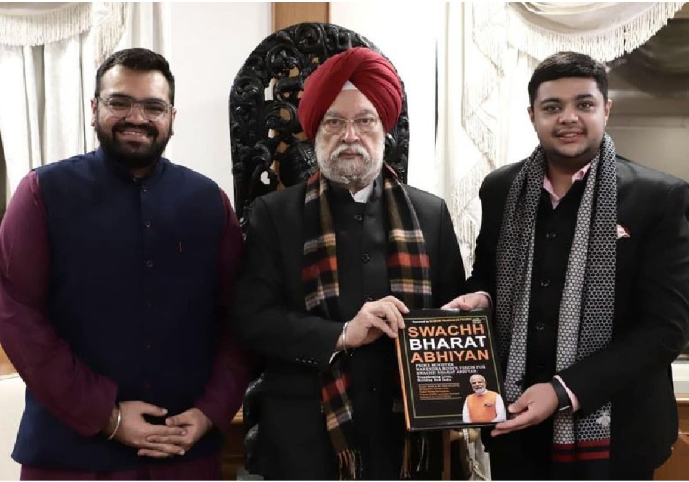 Presented a copy of the book ‘Swachh Bharat Abhiyan - Prime Minister Sh Narendra Modi Ji’s Vision for Swachh Bharat Abhiyan’ by Chairman of Confederation of Young Leaders- Sh Himadrish Suwan Ji & CYL Co-founder, Sh Vansh Saluja Ji