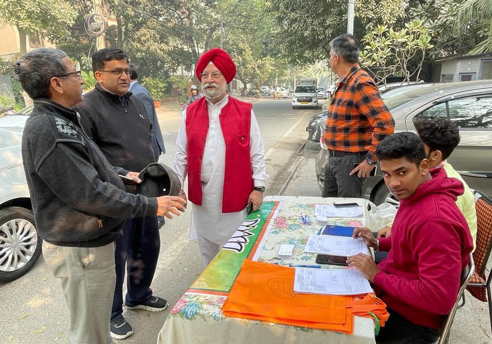 Interacted with party Karyakartas at the BJP booth in Ward No.153