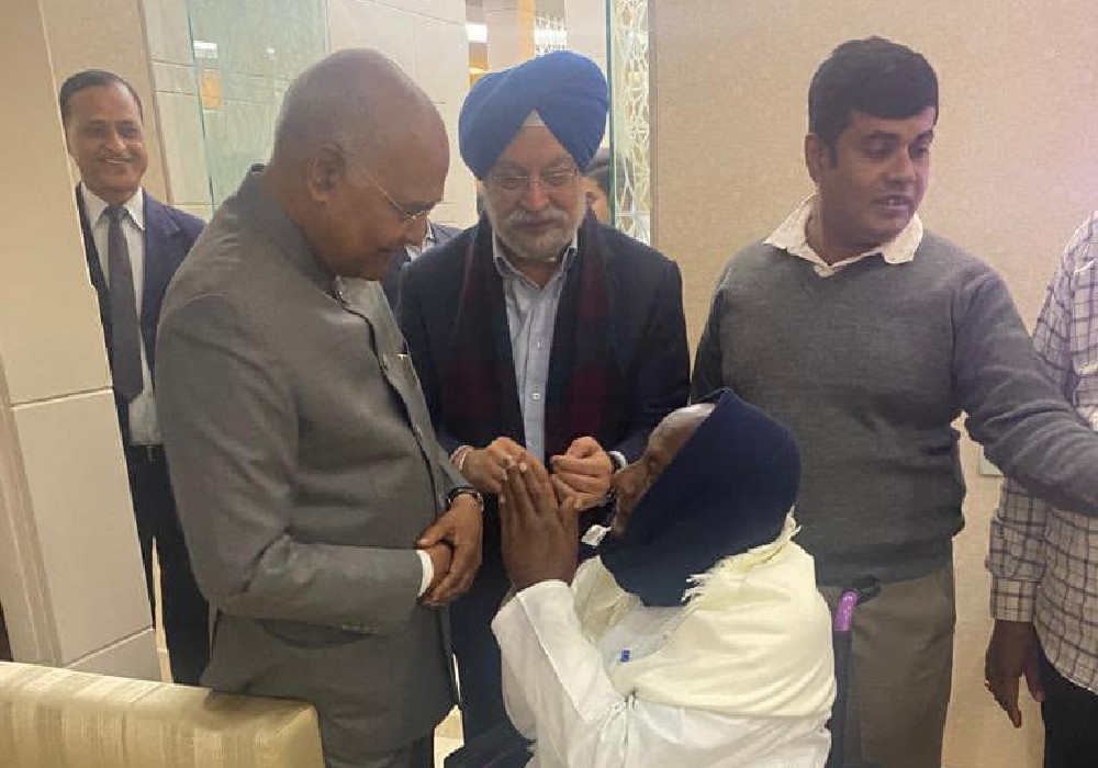 Meeting with India’s former President-Sh Ram Nath Kovind Ji & former Prime Minister-Sh HD Deve Gowda Ji at the Delhi Airport