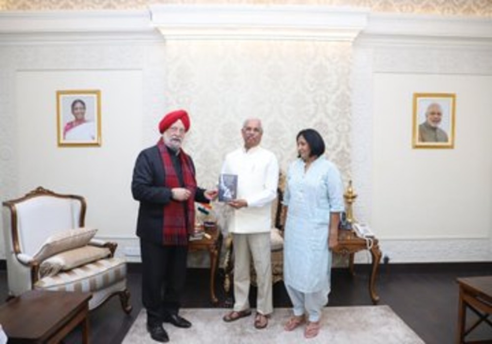Was warmly received by Bihar Governor Sh Rajendra Arlekar Ji at Raj Bhavan in Patna today.