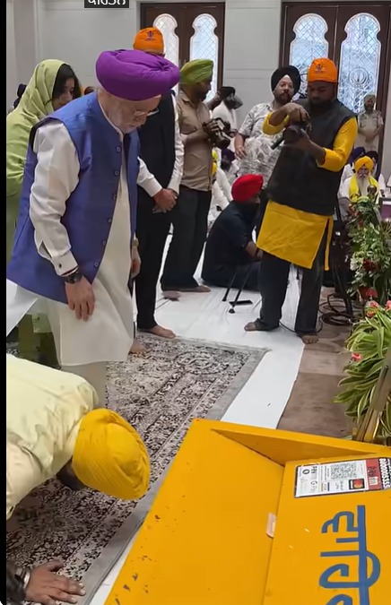 Joined members of the Sikh Sangat in paying obeisance to Guru Maharaj at Gurdwara Moti Bagh today.