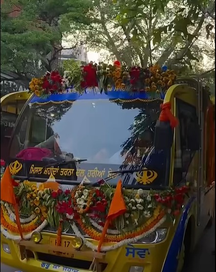 #GuruCharanYatra: Feel deeply blessed and overwhelmed at these scenes of devotion, fervour and piety