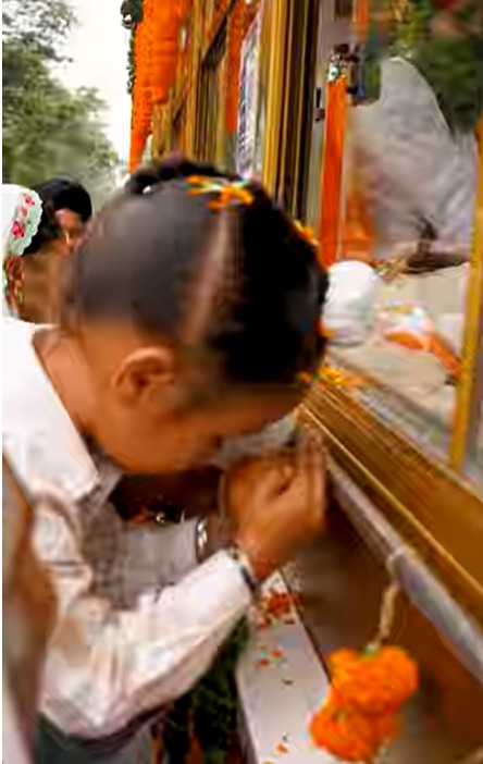 #GuruCharanYatra (Mahagapur-Lucknow) : Sh Brajesh Pathak Ji,Dy CM UP took darshan of holy Jore Sahib